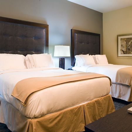 Holiday Inn Express Уэйкросс Номер фото