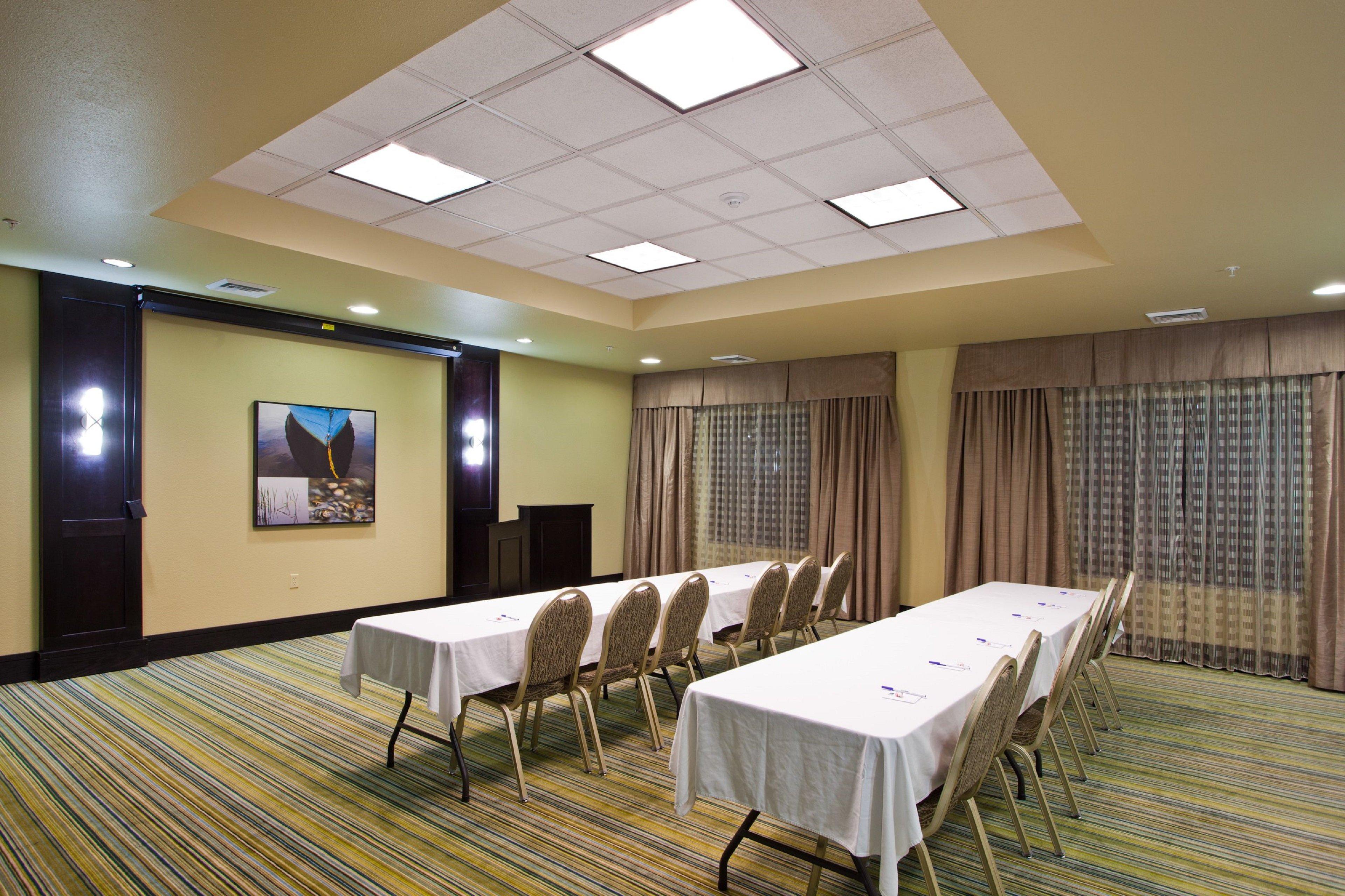 Holiday Inn Express Уэйкросс Экстерьер фото