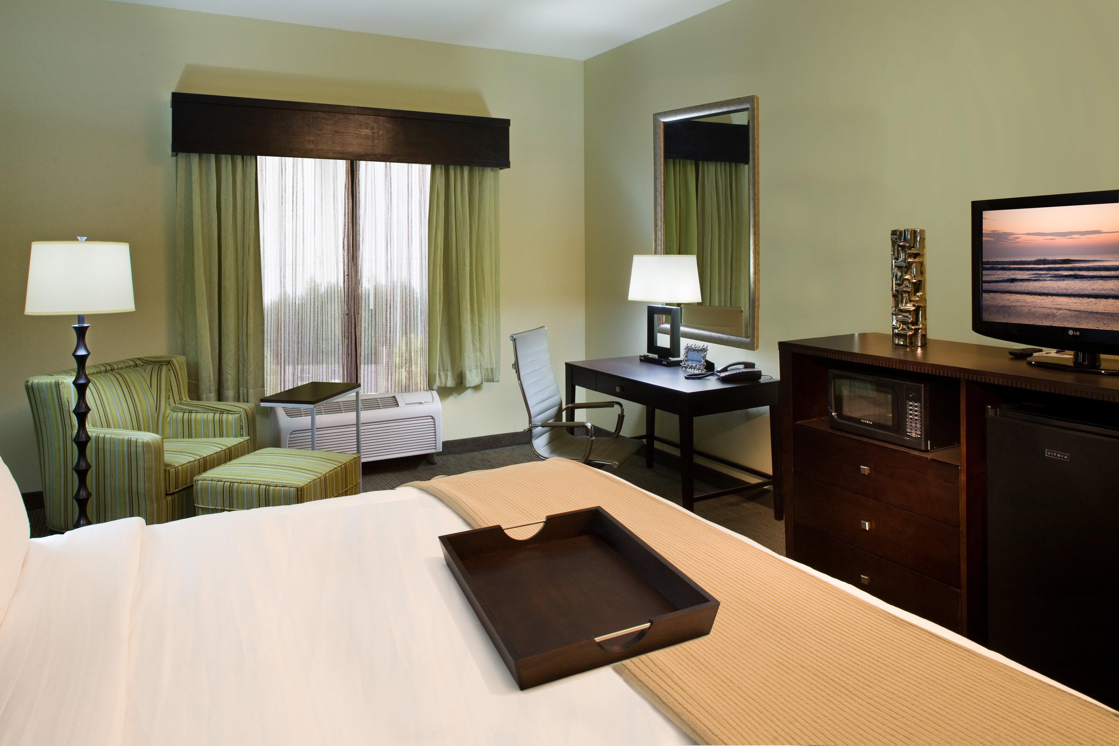 Holiday Inn Express Уэйкросс Экстерьер фото